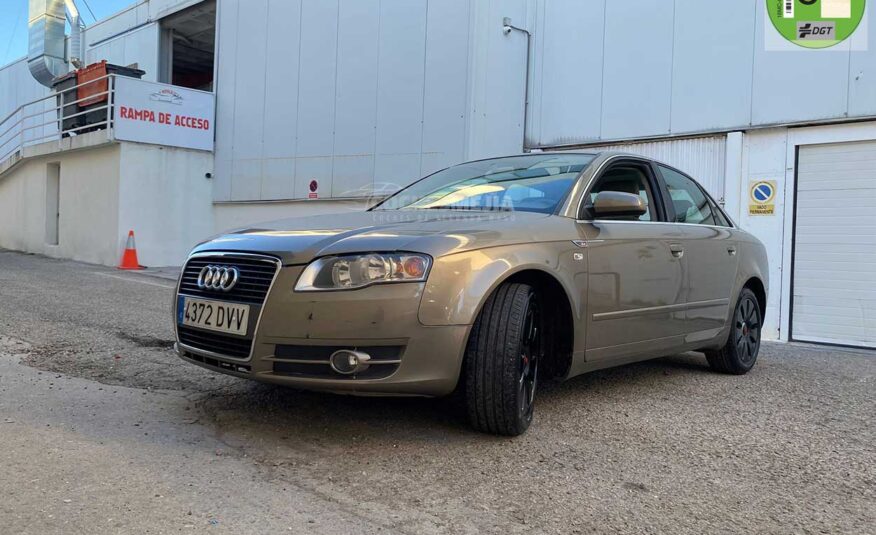 AUDI A4  S line 2.0 130cv 4p