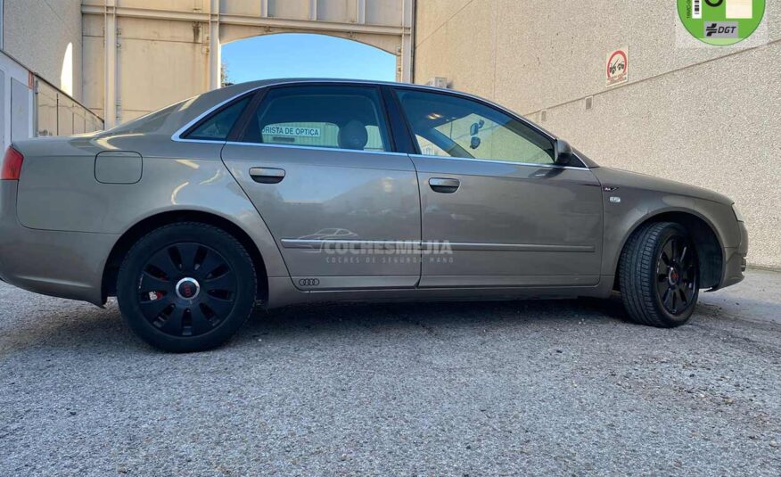 AUDI A4  S line 2.0 130cv 4p