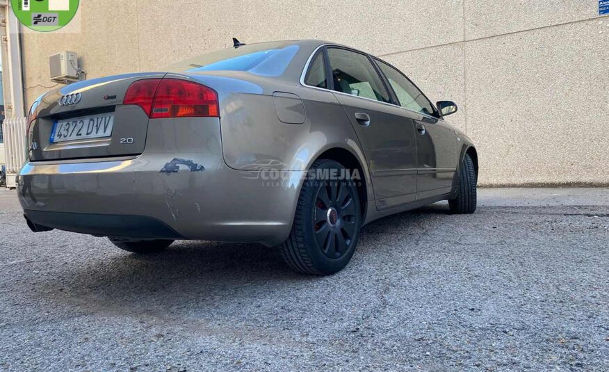 AUDI A4  S line 2.0 130cv 4p