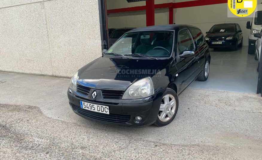 RENAULT Clio 1.2 16v Community