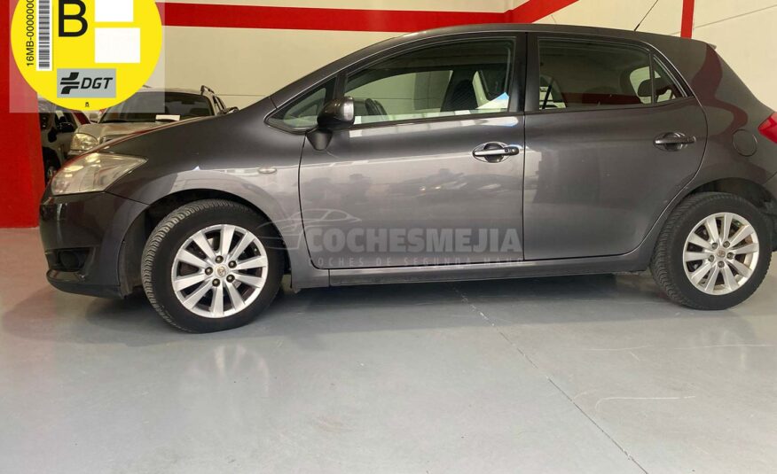 TOYOTA Auris 2.0D-4D Luna