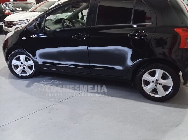 TOYOTA Yaris 1.3 VVTi Yaris