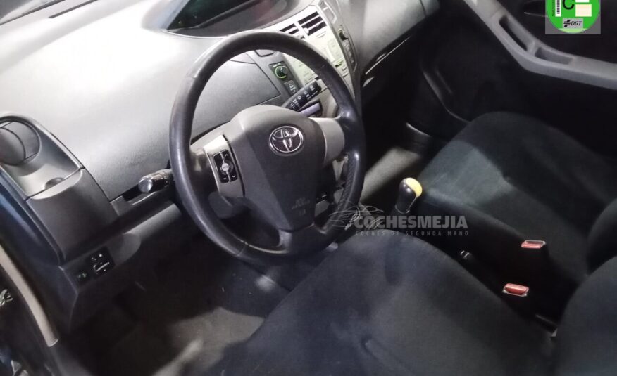 TOYOTA Yaris 1.3 VVTi Yaris