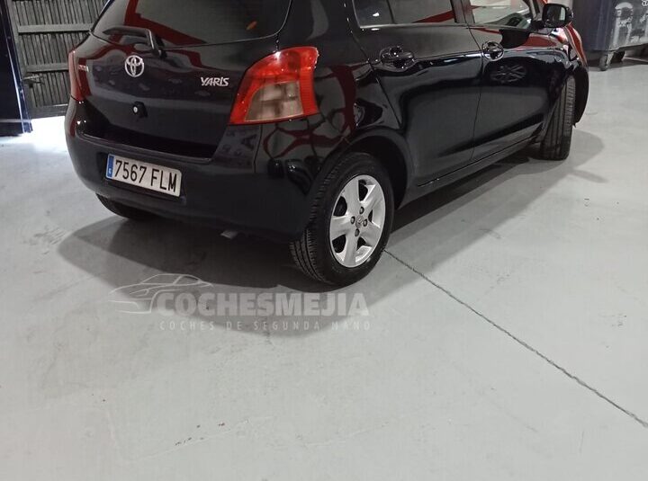 TOYOTA Yaris 1.3 VVTi Yaris