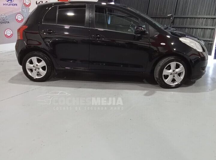 TOYOTA Yaris 1.3 VVTi Yaris