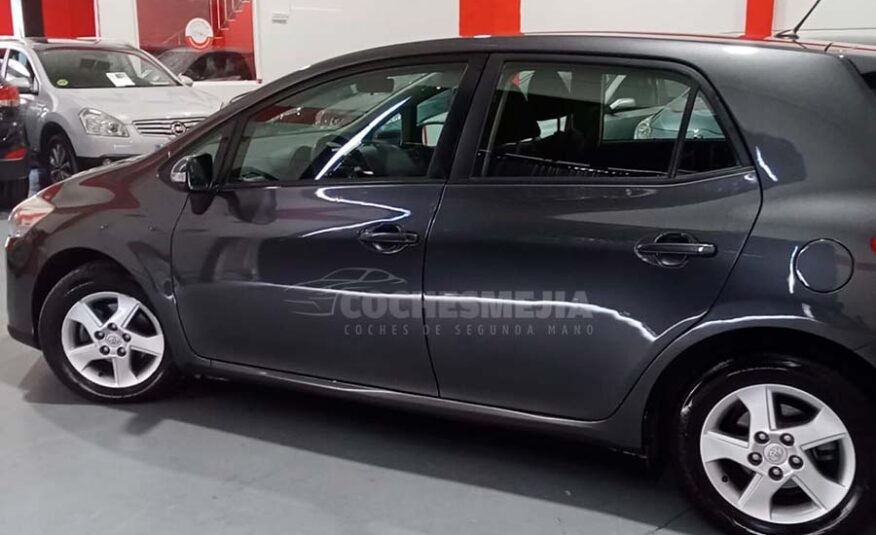 TOYOTA Auris Hybrid Active