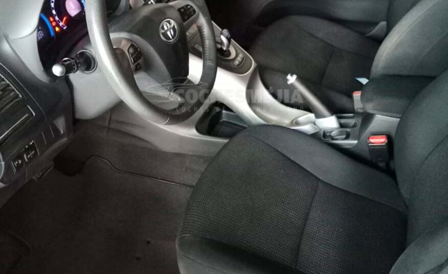 TOYOTA Auris Hybrid Active