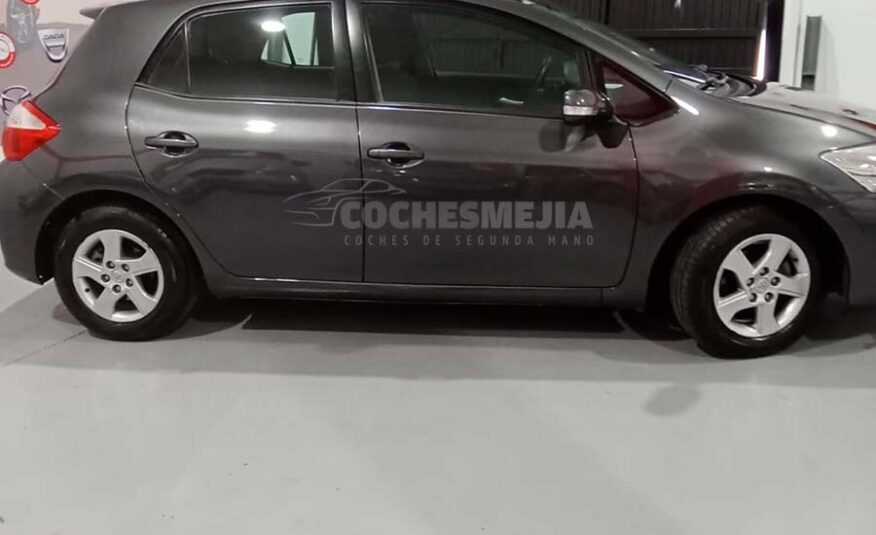 TOYOTA Auris Hybrid Active