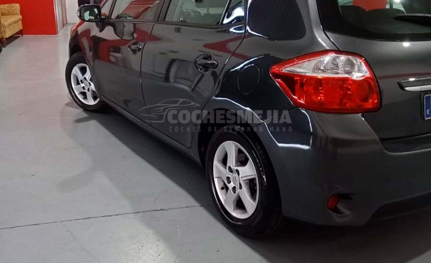 TOYOTA Auris Hybrid Active