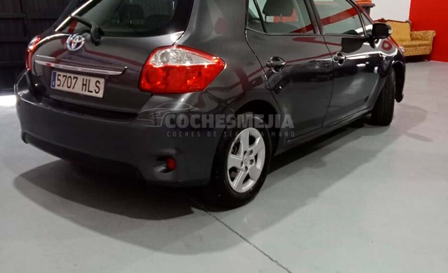 TOYOTA Auris Hybrid Active