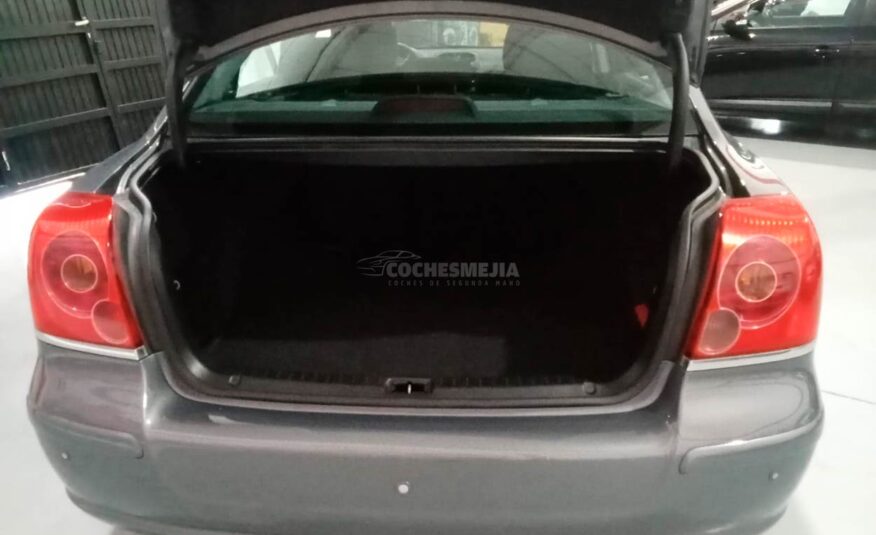Toyota Avensis Sedán 1.8 VVTi Sol