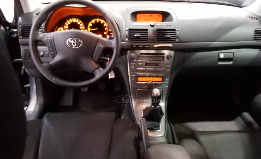 Toyota Avensis Sedán 1.8 VVTi Sol