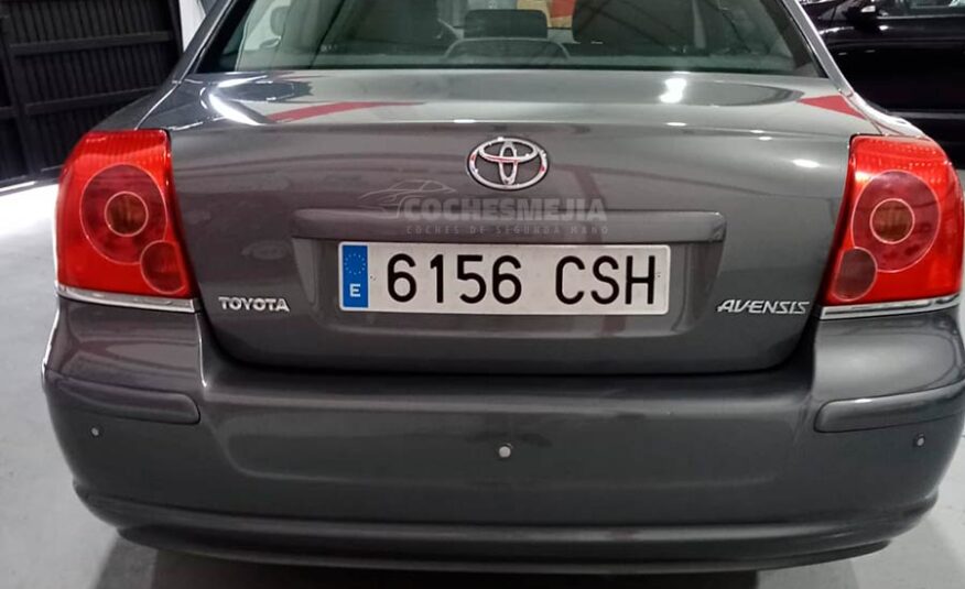 Toyota Avensis Sedán 1.8 VVTi Sol