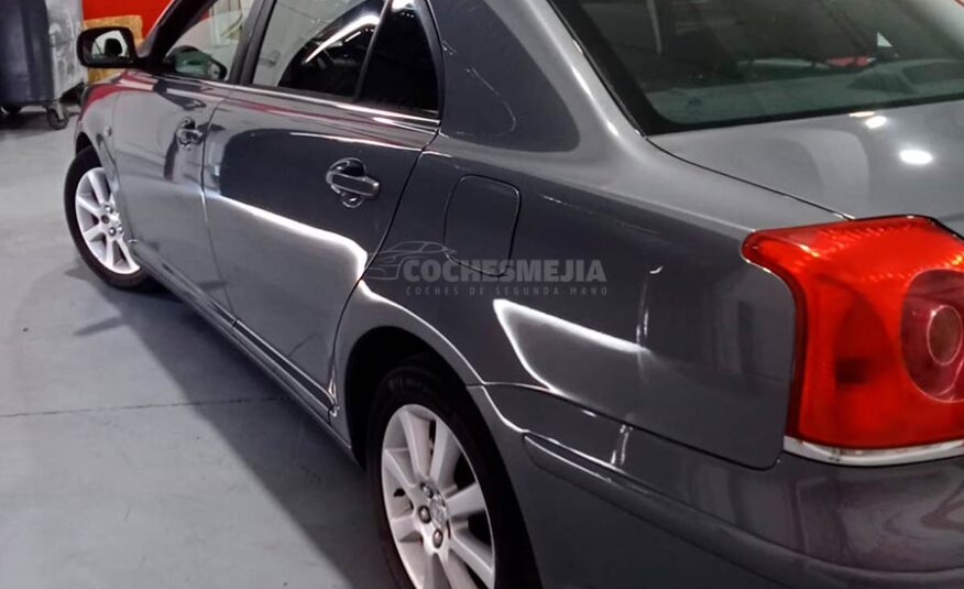 Toyota Avensis Sedán 1.8 VVTi Sol