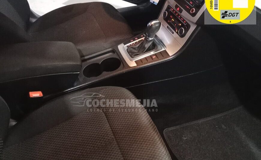 VOLKSWAGEN Passat 2.0 TDI 140 DSG Highline BlueMotion Tech