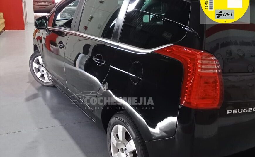 PEUGEOT 5008 Active 1.6 eHDI 115 FAP CMP Blue Lion