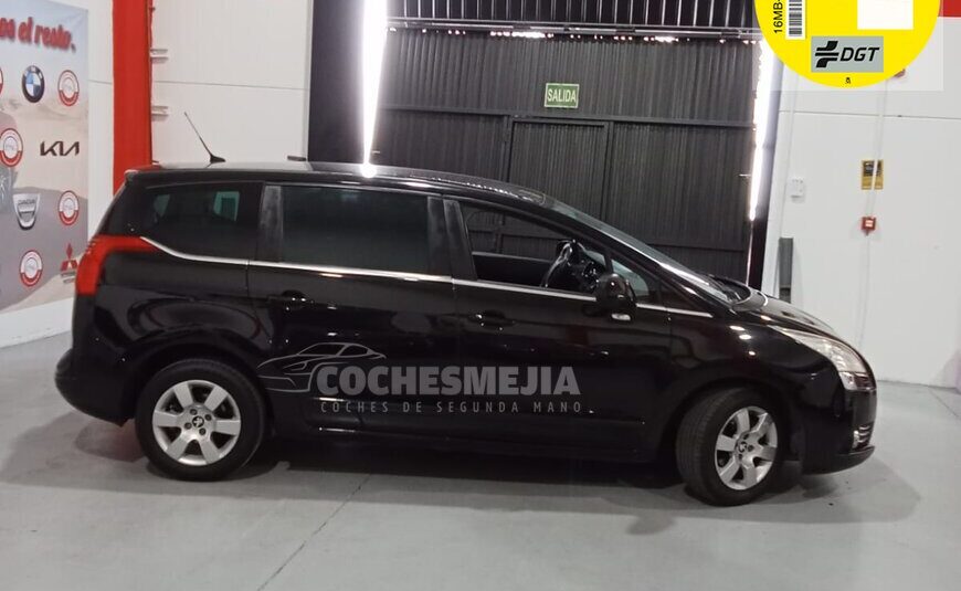PEUGEOT 5008 Active 1.6 eHDI 115 FAP CMP Blue Lion