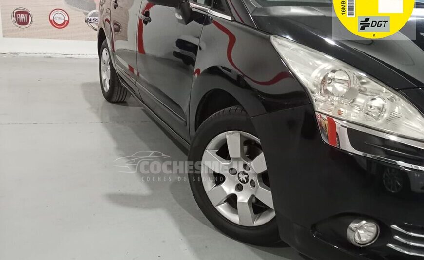 PEUGEOT 5008 Active 1.6 eHDI 115 FAP CMP Blue Lion